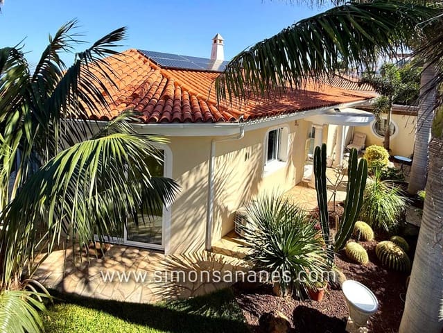 4 sovrum Villa till salu i Tacoronte med garage - 689 000 € (Ref: 10182060)