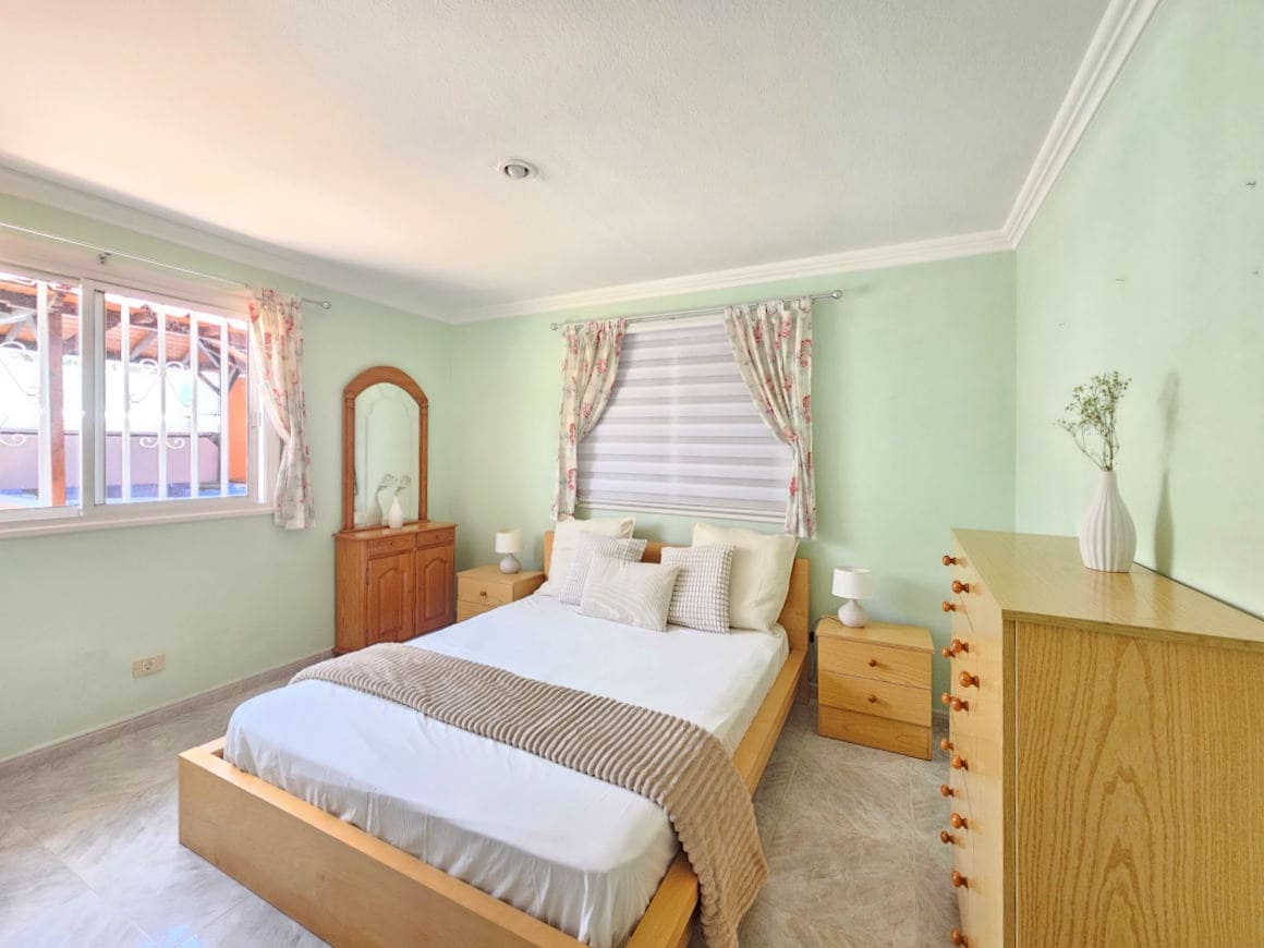 3 sypialnia Willa na sprzedaż w La Orotava z basenem garażem - 596 000 € (Ref: 9876738)