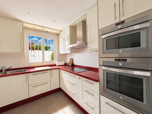 2 sovrum Villa till salu i Puerto de la Cruz med pool garage - 680 000 € (Ref: 9935112)