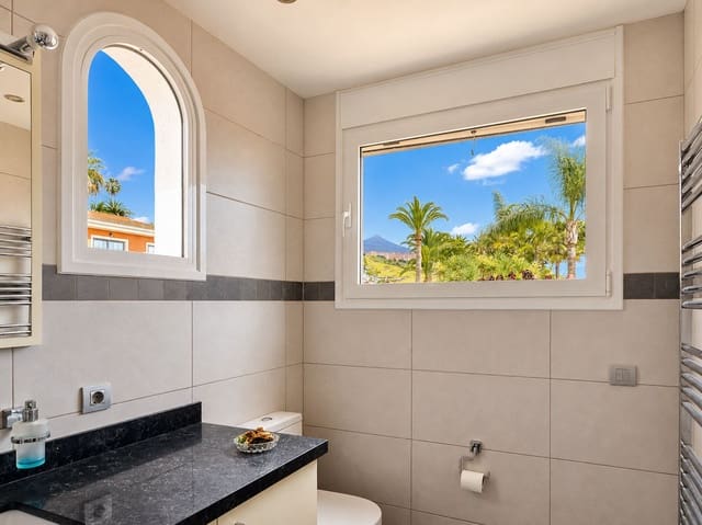 2 sovrum Villa till salu i Puerto de la Cruz med pool garage - 680 000 € (Ref: 9935112)