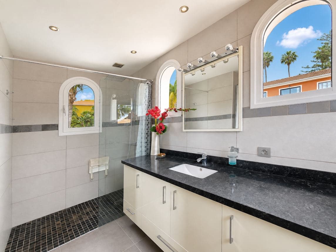 2 sovrum Villa till salu i Puerto de la Cruz med pool garage - 680 000 € (Ref: 9935112)