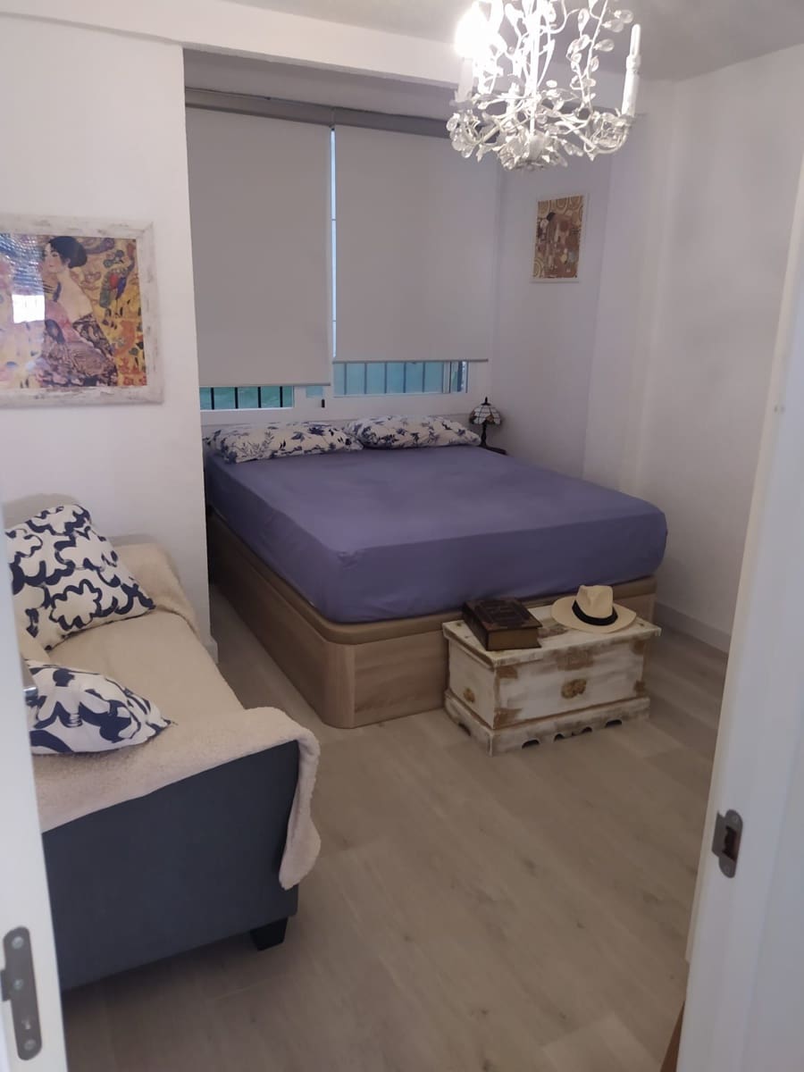 3 bedroom Flat for sale in Málaga city € 270,000 (Ref 7948364)