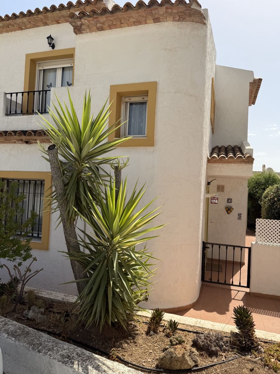 3 makuuhuone Bungalow myytävänä paikassa Calpe / Calp mukana uima-altaan - 385 000 € (Ref: 10040635)