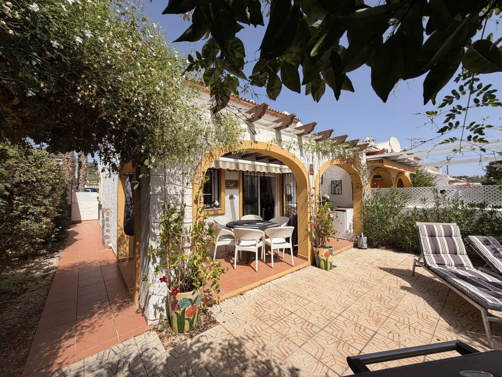 3 makuuhuone Bungalow myytävänä paikassa Calpe / Calp mukana uima-altaan - 385 000 € (Ref: 10040635)