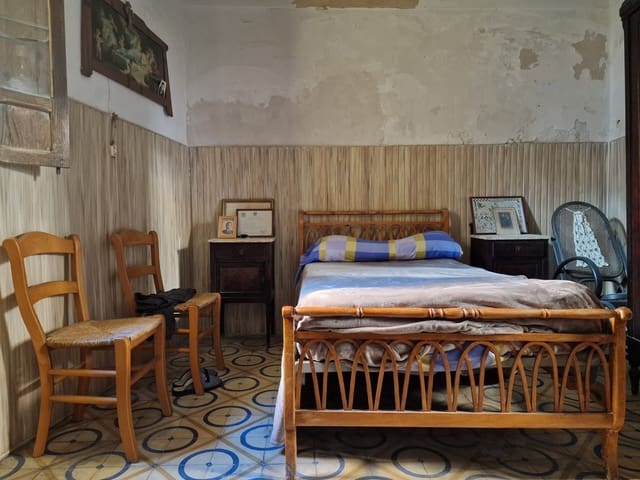 8 bedroom Hotel for sale in Pueblo, Calpe / Calp - € 420,000 (Ref: 8660895)