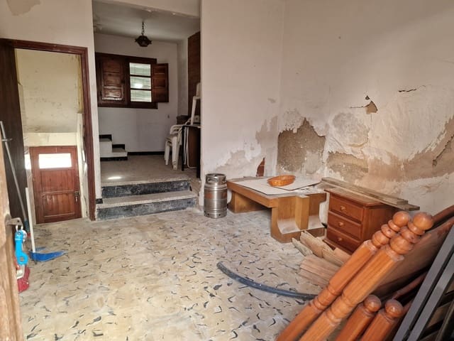 8 bedroom Hotel for sale in Pueblo, Calpe / Calp - € 420,000 (Ref: 8660895)