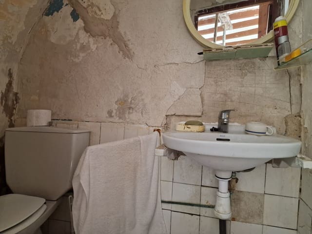 8 bedroom Hotel for sale in Pueblo, Calpe / Calp - € 420,000 (Ref: 8660895)