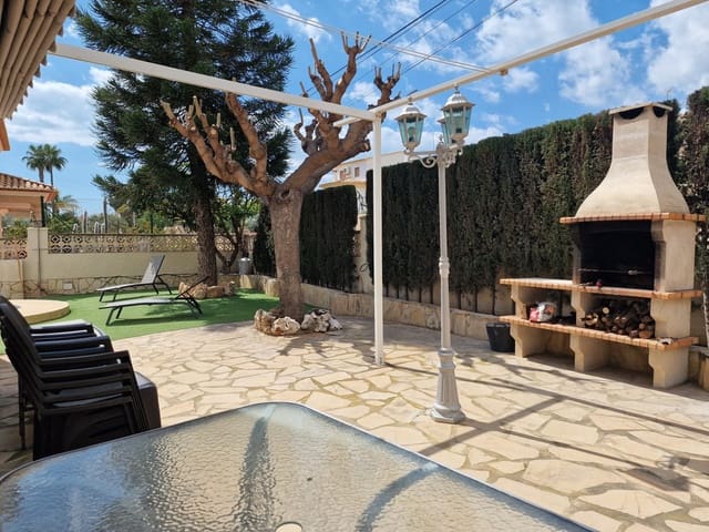 5 bedroom Villa for sale in Gargasindi, Calpe / Calp with pool garage - € 675,000 (Ref: 8904995)