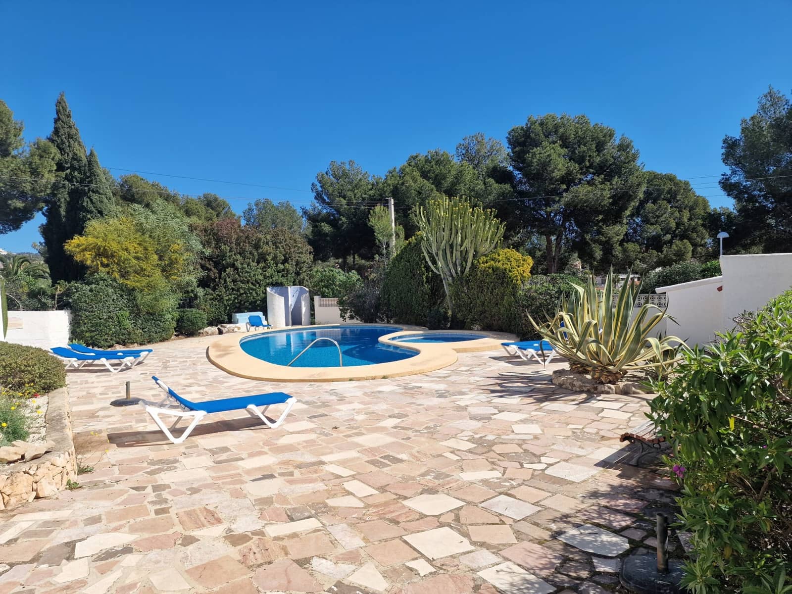 2 soveværelse Villa til salg i Calpe / Calp med swimmingpool garage - € 399.000 (Ref: 9686100)