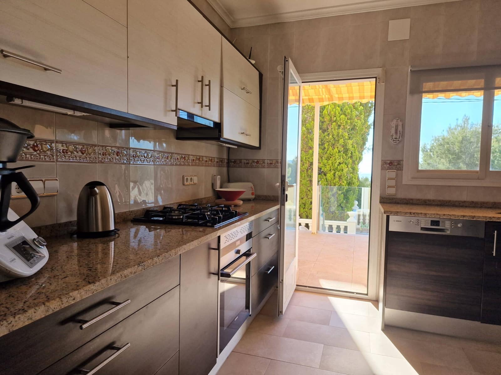 6 bedroom Villa for sale in Calpe / Calp with pool - € 610,000 (Ref: 9758554)