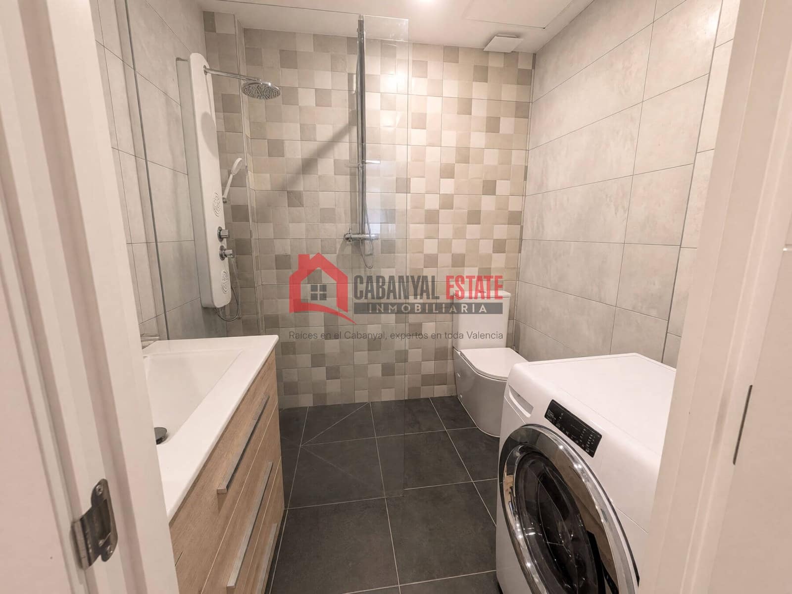 Flat for sale in Valencia city - € 199,900 (Ref: 10023462)