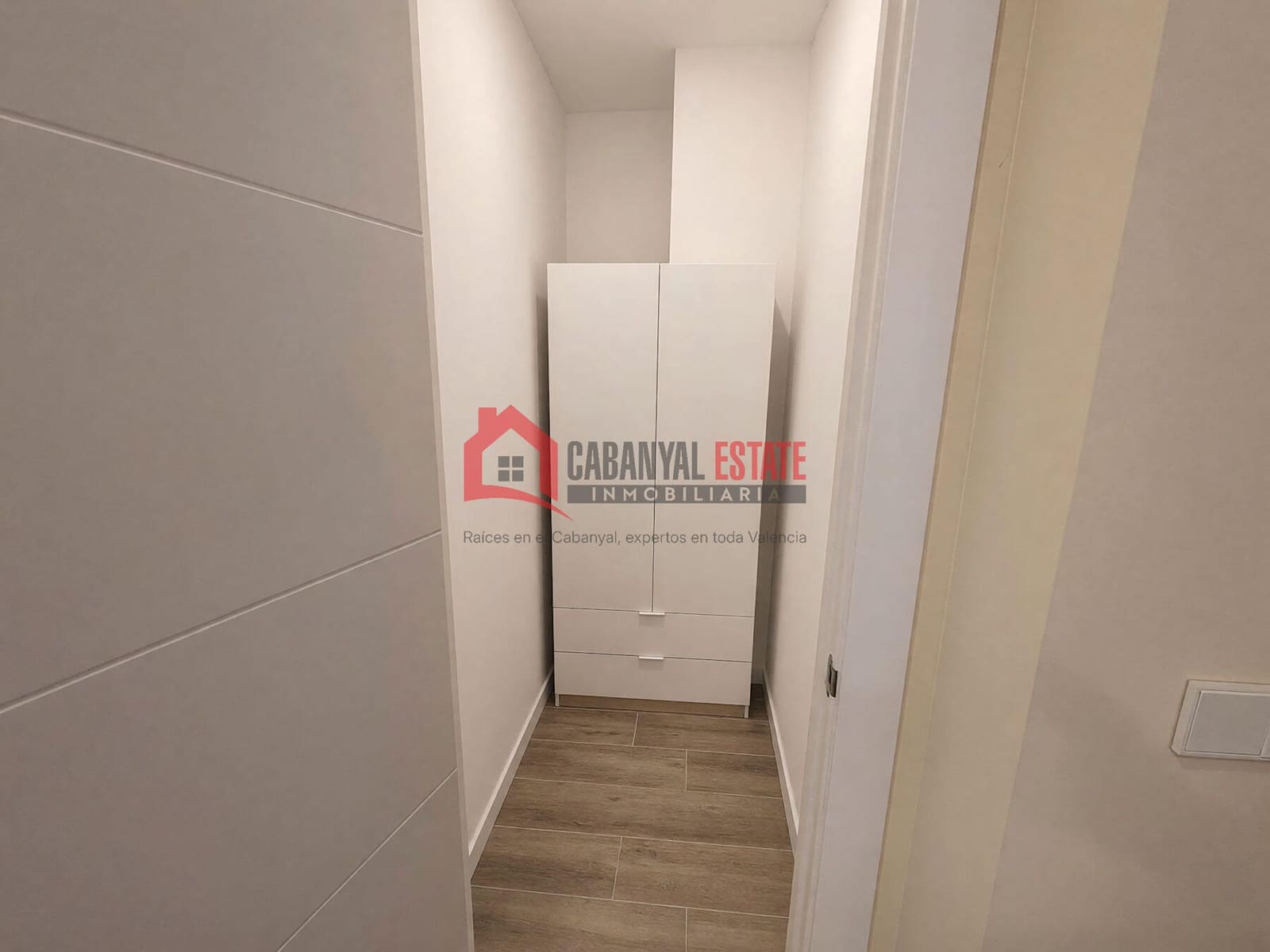 Flat for sale in Valencia city - € 199,900 (Ref: 10023462)