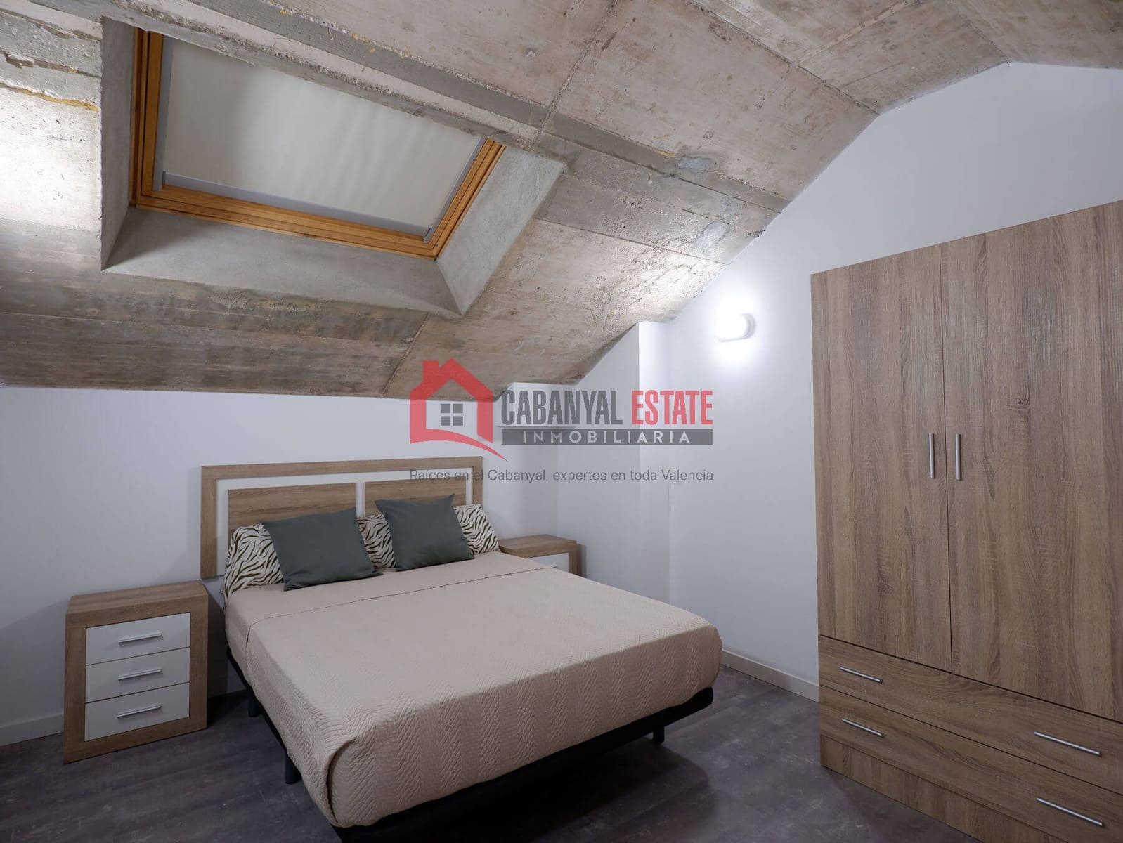 1 sypialnia Penthouse do wynajęcia w Miasto Walencja - 1 300 € (Ref: 10041768)
