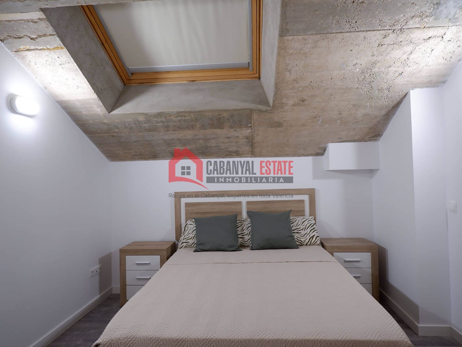 1 sypialnia Penthouse do wynajęcia w Miasto Walencja - 1 300 € (Ref: 10041768)