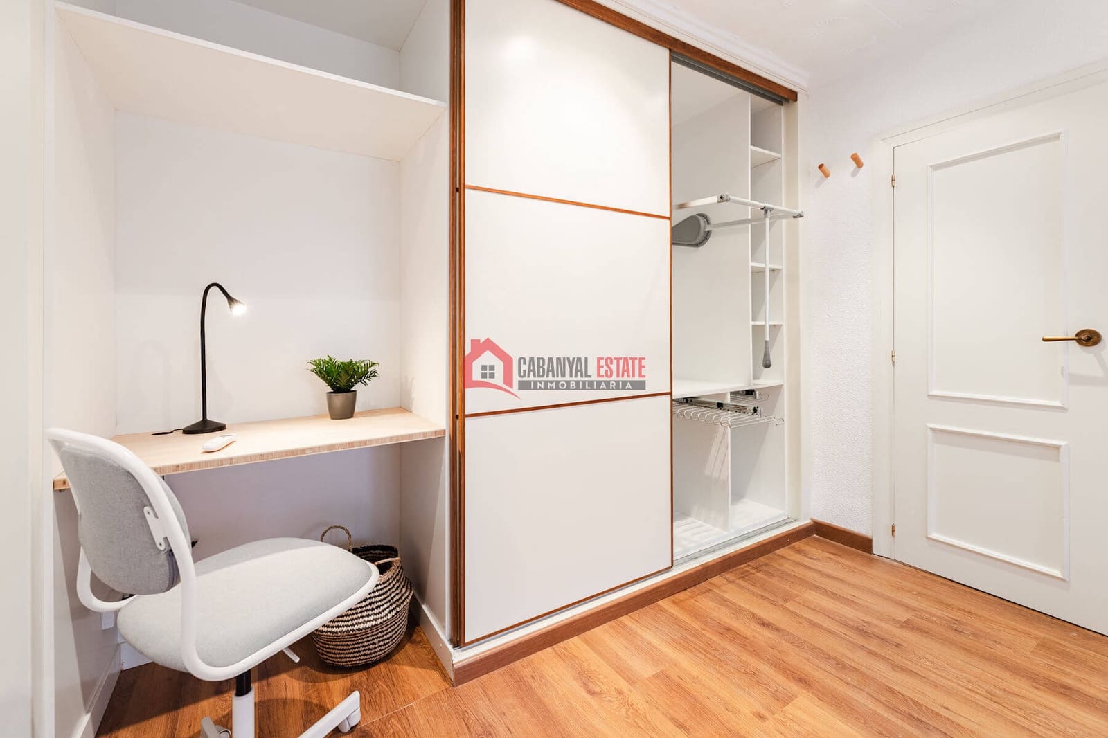 4 soverom Leilighet til leie i Valencia by - € 500 (Ref: 8477035)