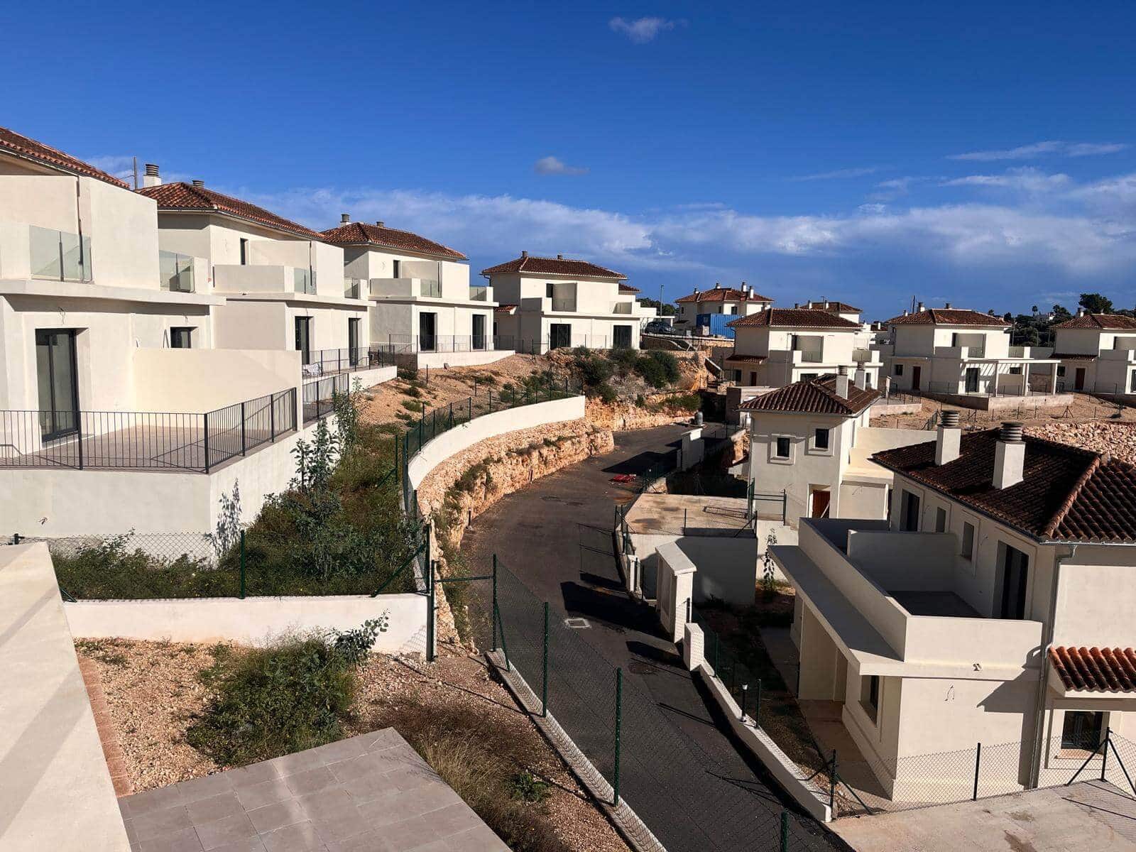 2 soveværelse Rækkehus til salg i Cala Romantica med swimmingpool garage - € 392.000 (Ref: 8693262)