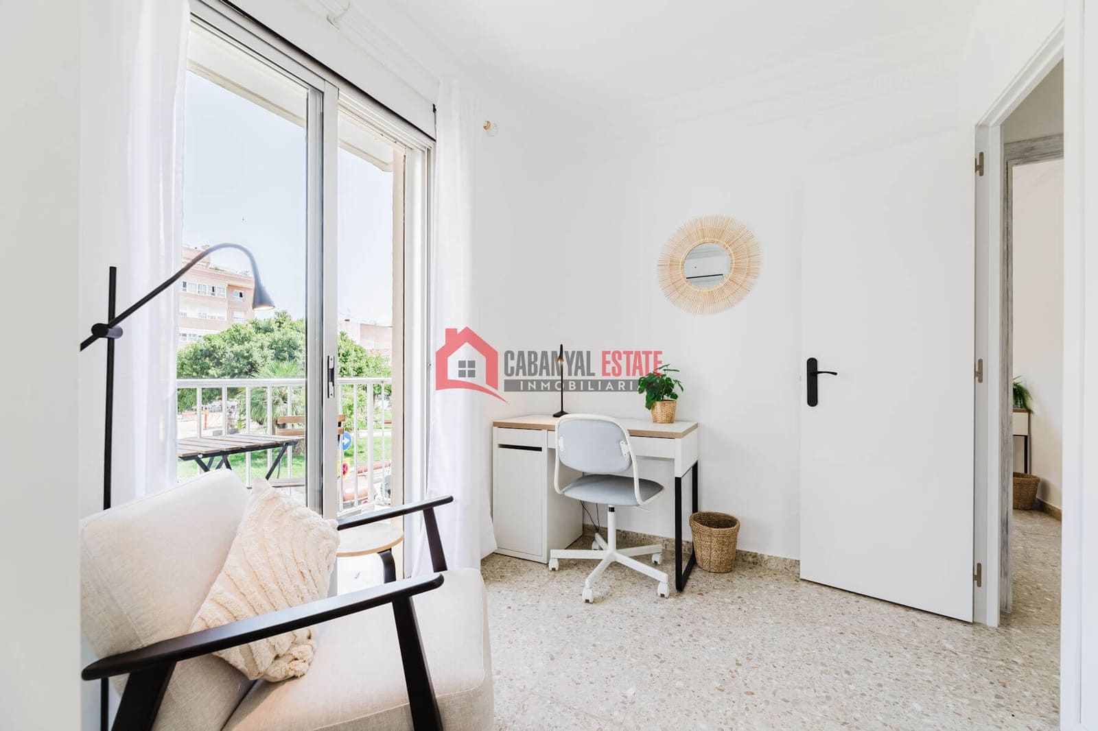 4 sypialnia Mieszkanie do wynajęcia w Miasto Walencja - 500 € (Ref: 8713468)