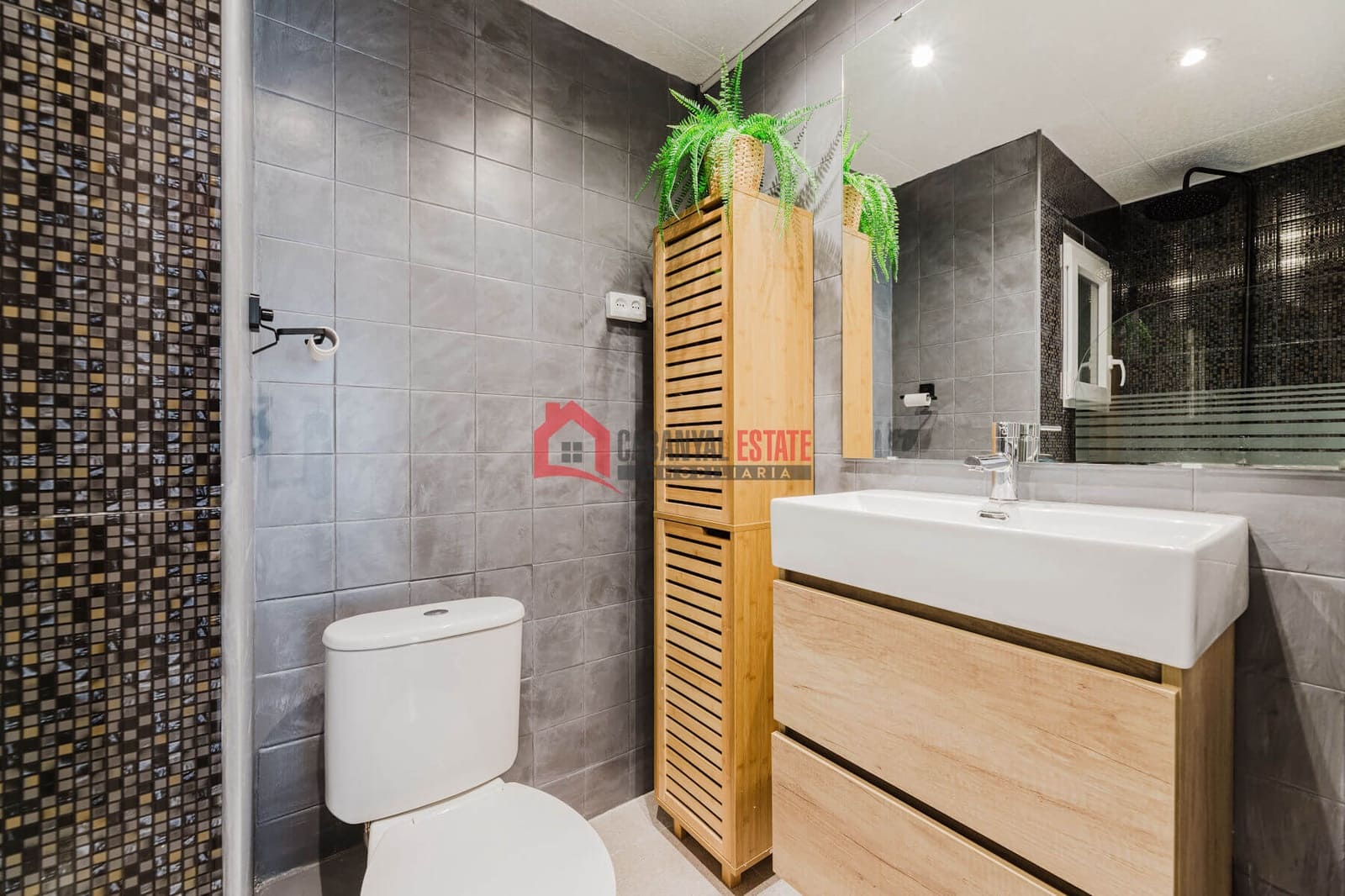 4 sypialnia Mieszkanie do wynajęcia w Miasto Walencja - 500 € (Ref: 8713468)