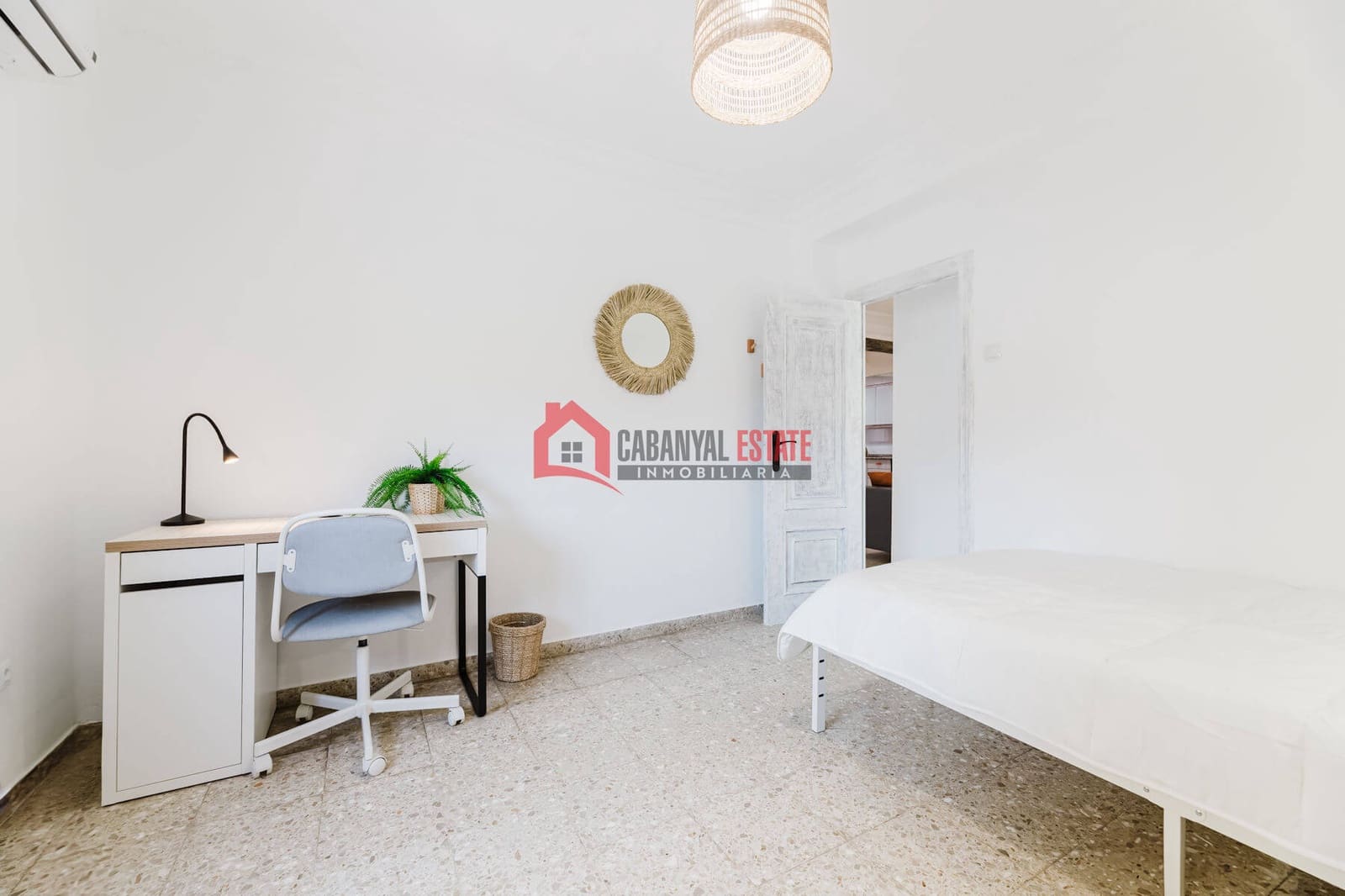 4 sypialnia Mieszkanie do wynajęcia w Miasto Walencja - 500 € (Ref: 8713468)