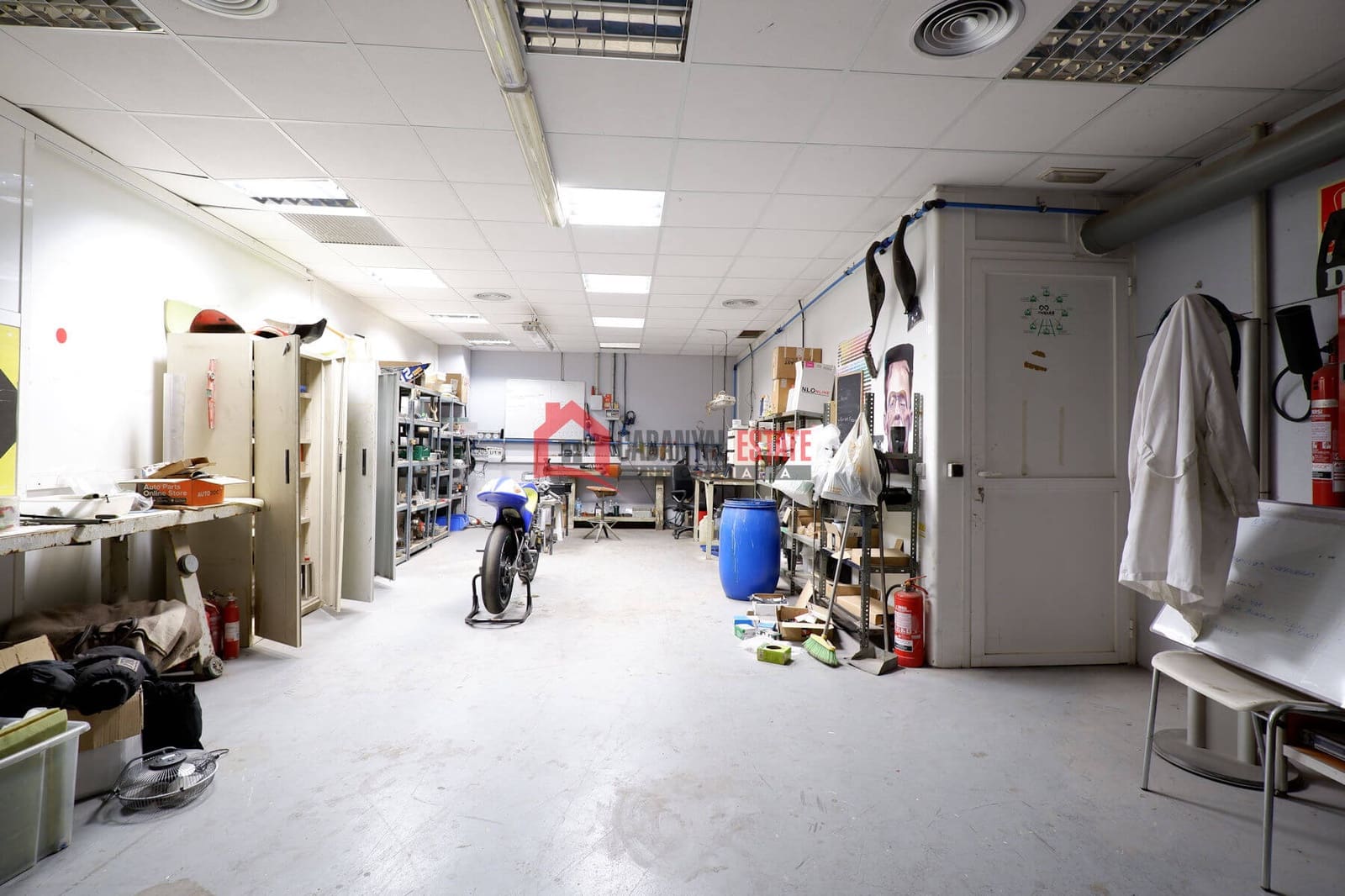 Kaupallinen myytävänä paikassa Naquera mukana 
autotalli - 639 000 € (Ref: 8932870)