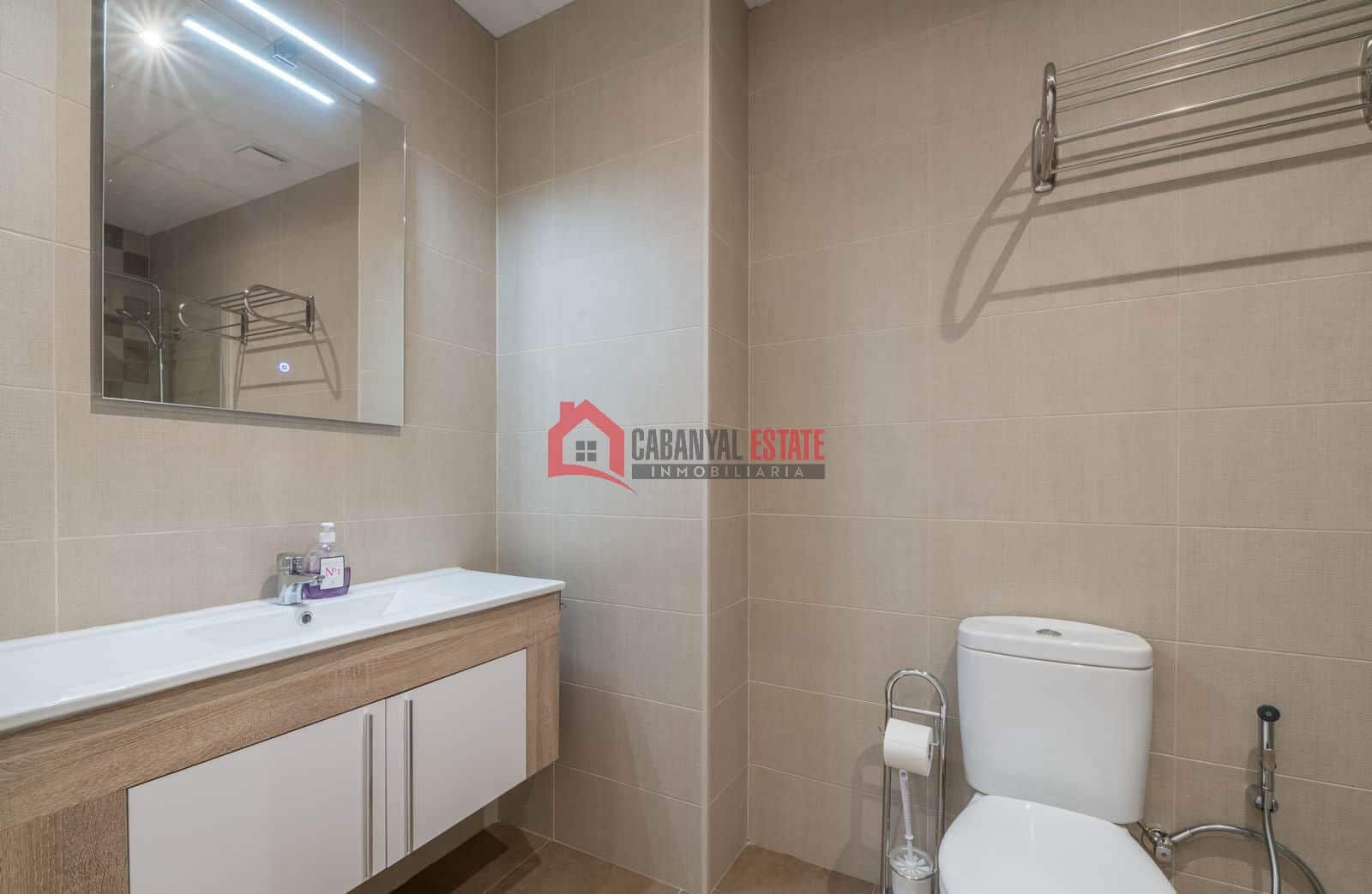 Appartement de 3 chambres à louer à Valence ville - 2 000 € (Ref: 8981887)