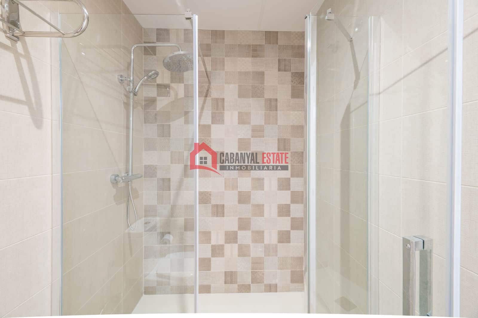 Appartement de 3 chambres à louer à Valence ville - 2 000 € (Ref: 8981887)