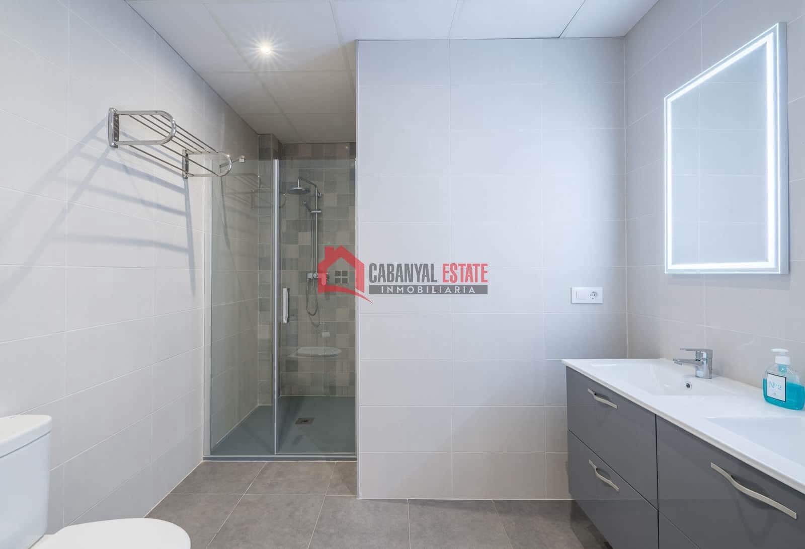 Appartement de 3 chambres à louer à Valence ville - 2 000 € (Ref: 8981887)