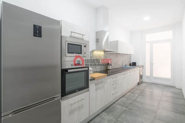 3 bedroom Apartment for rent in Cabanyal-Canyamelar, Valencia city - € 2,000 (Ref: 8981887)