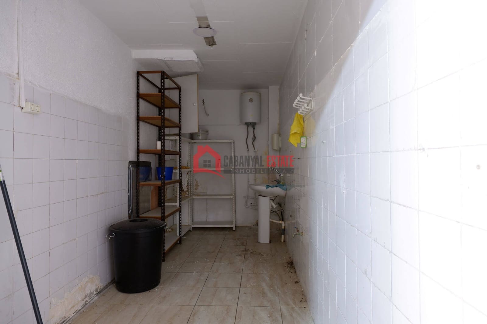 Commercial for rent in Valencia city - € 1,600 (Ref: 9009919)