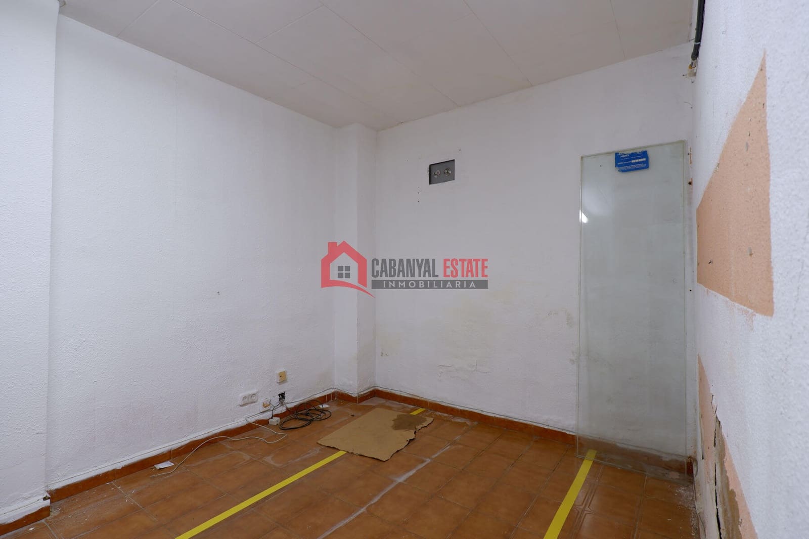 Commercial for rent in Valencia city - € 1,600 (Ref: 9009919)