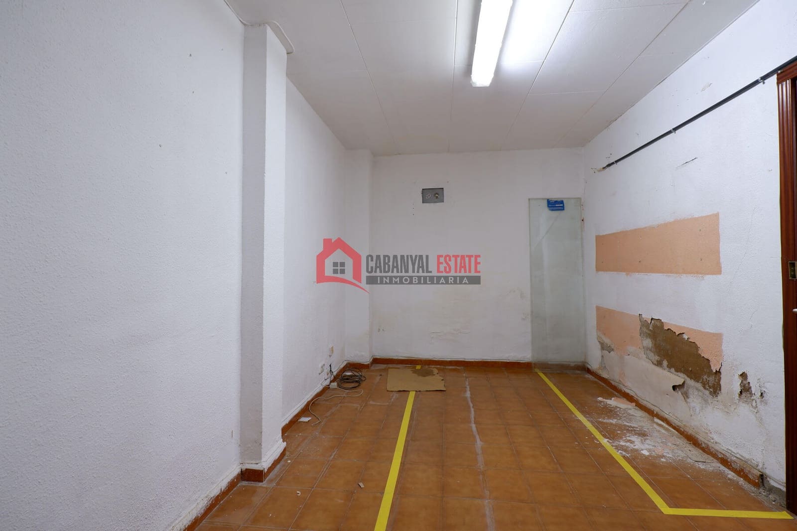 Commercial for rent in Valencia city - € 1,600 (Ref: 9009919)