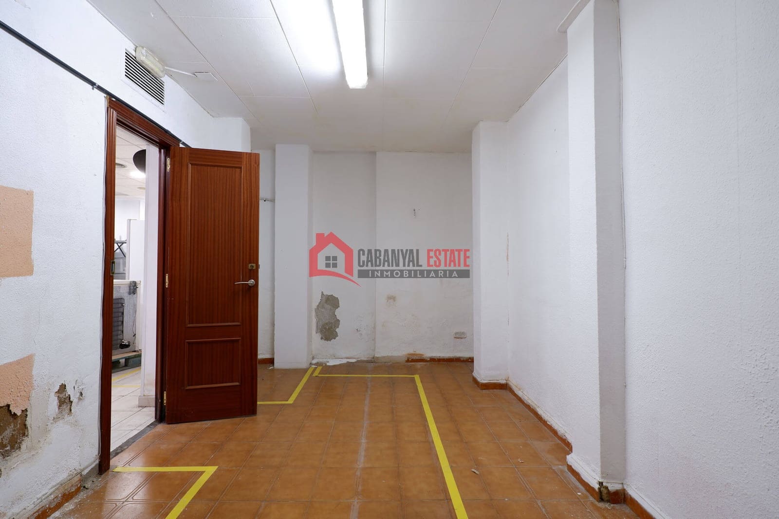 Commercial for rent in Valencia city - € 1,600 (Ref: 9009919)