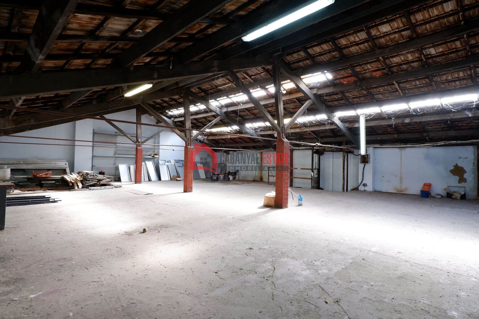 Commercial for rent in Valencia city - € 1,600 (Ref: 9009919)