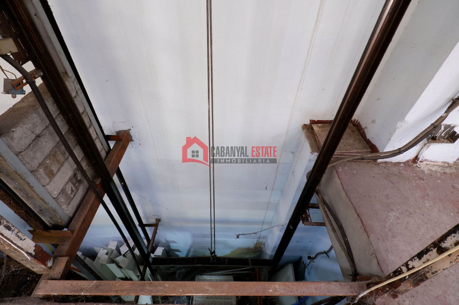 Commercial for rent in Valencia city - € 1,600 (Ref: 9009919)