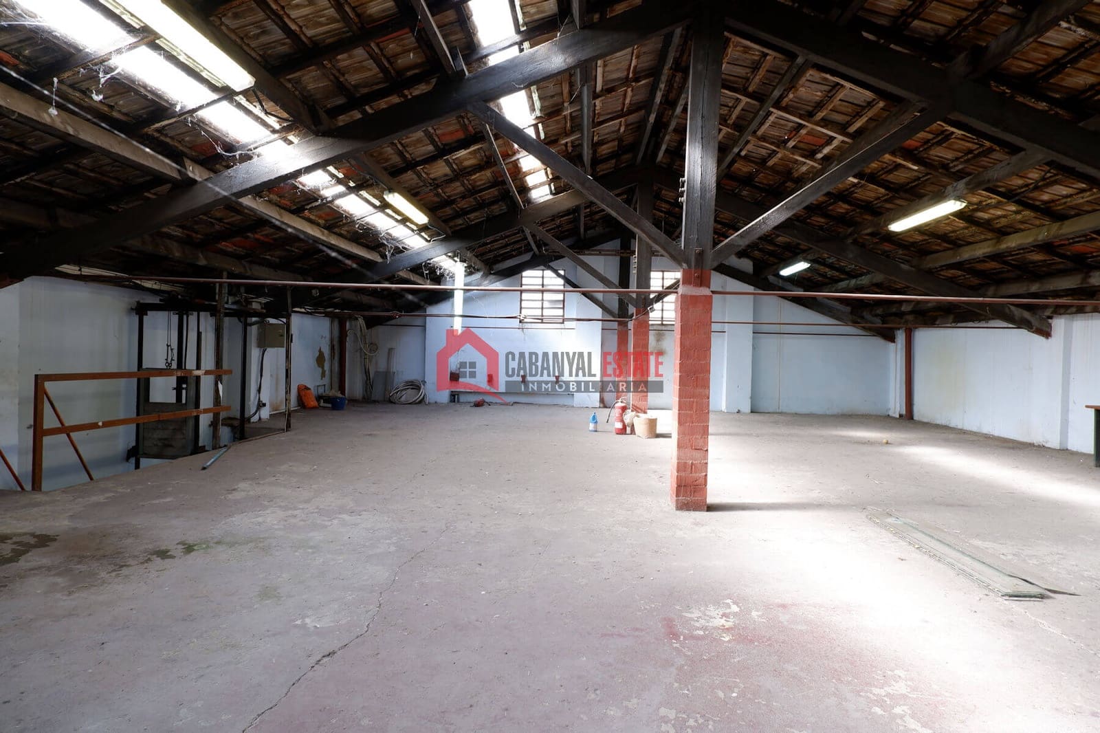 Commercial for rent in Valencia city - € 1,600 (Ref: 9009919)