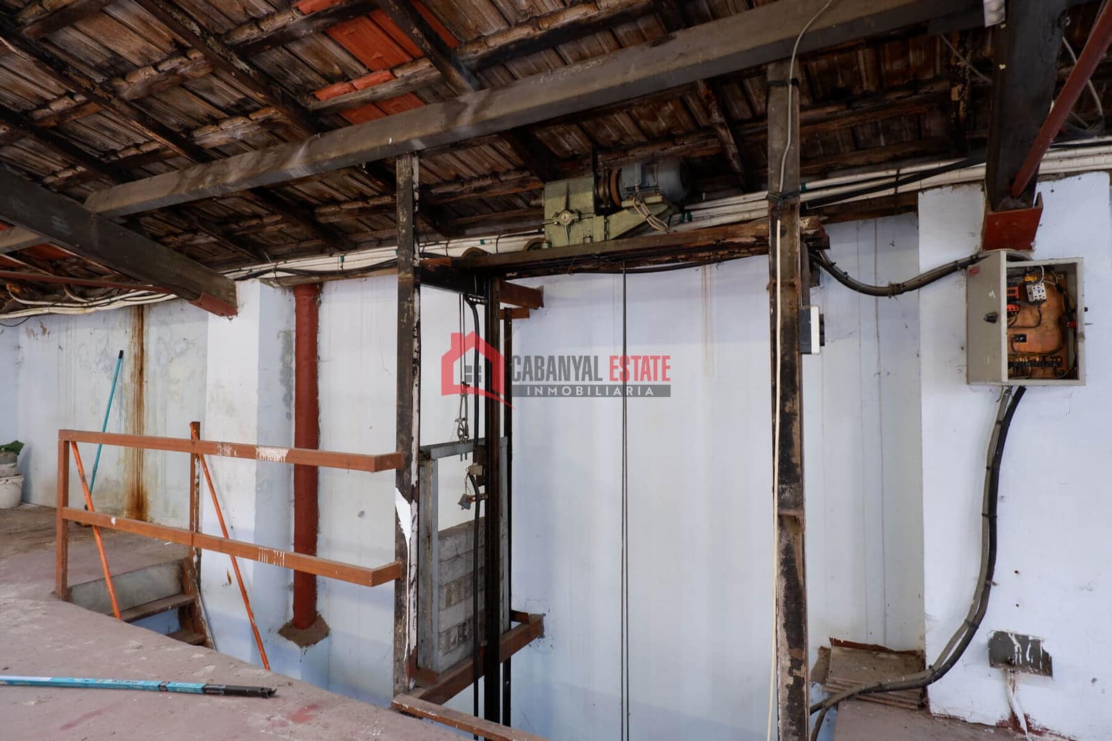 Commercial for rent in Valencia city - € 1,600 (Ref: 9009919)