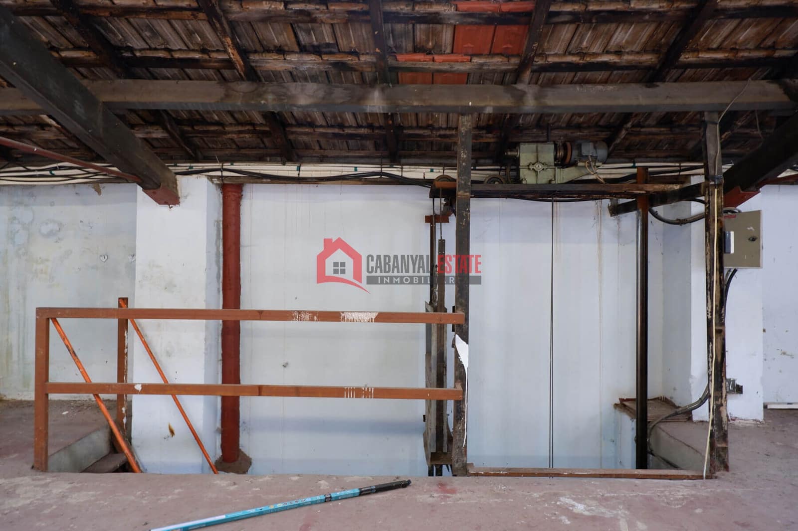 Commercial for rent in Valencia city - € 1,600 (Ref: 9009919)