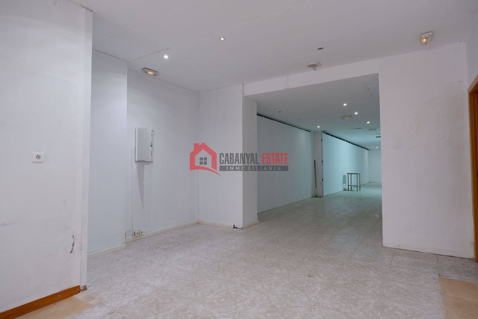 Commercieel te huur in Valencia stad - € 1.100 (Ref: 9009920)