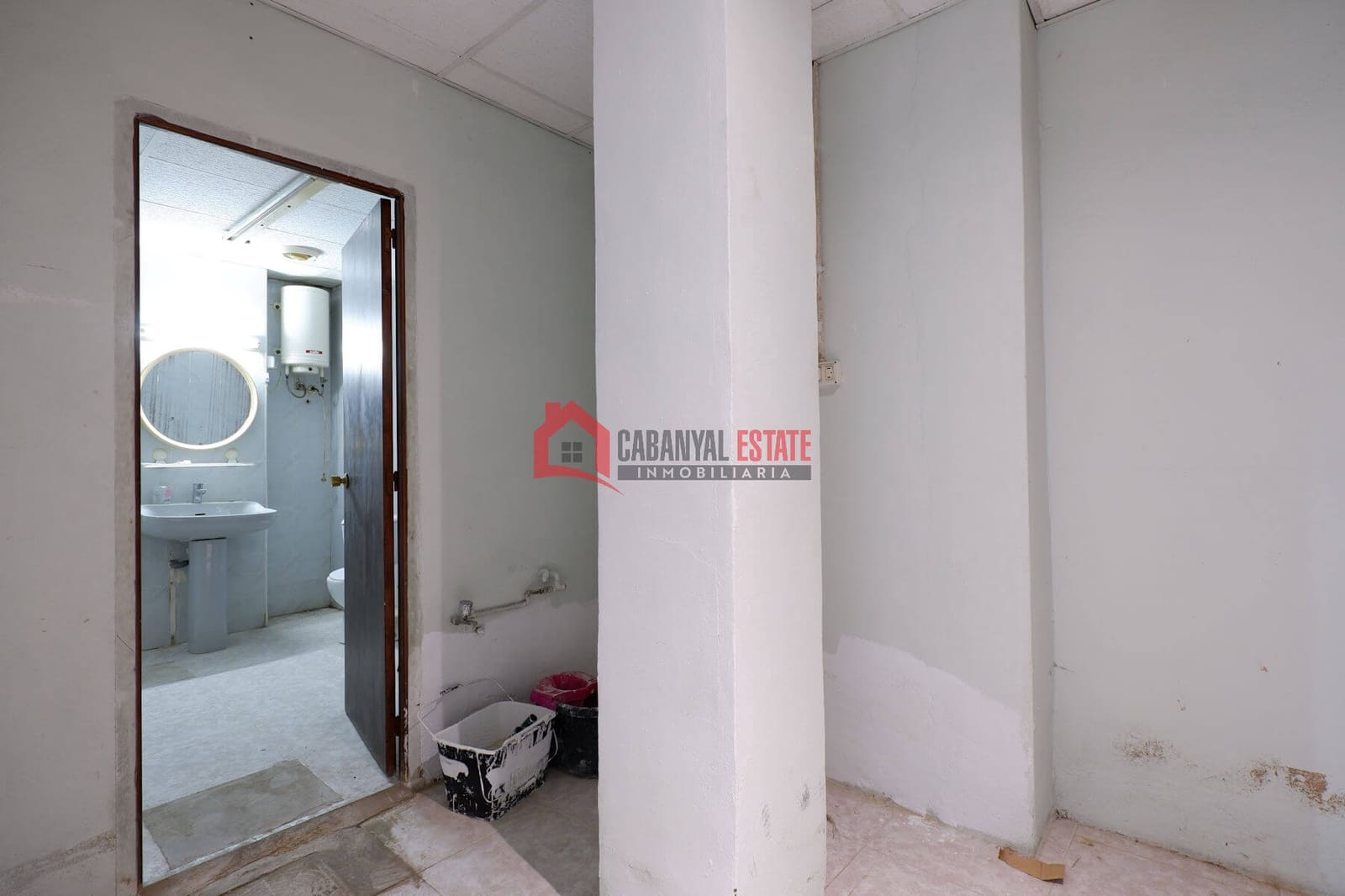 Commercieel te huur in Valencia stad - € 1.100 (Ref: 9009920)