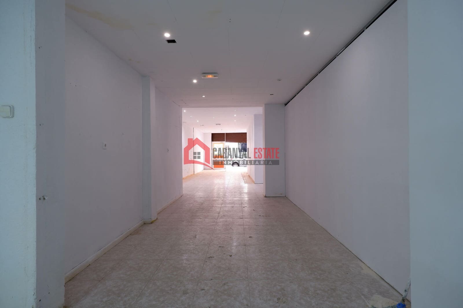 Commercieel te huur in Valencia stad - € 1.100 (Ref: 9009920)