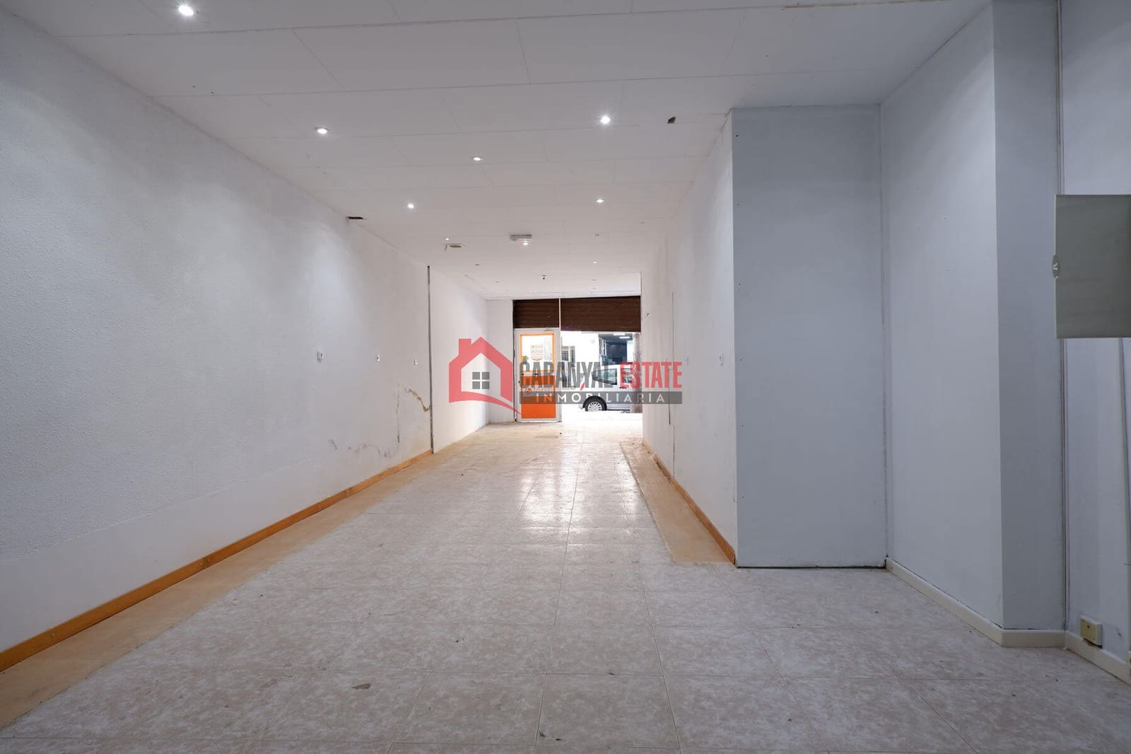 Commercieel te huur in Valencia stad - € 1.100 (Ref: 9009920)