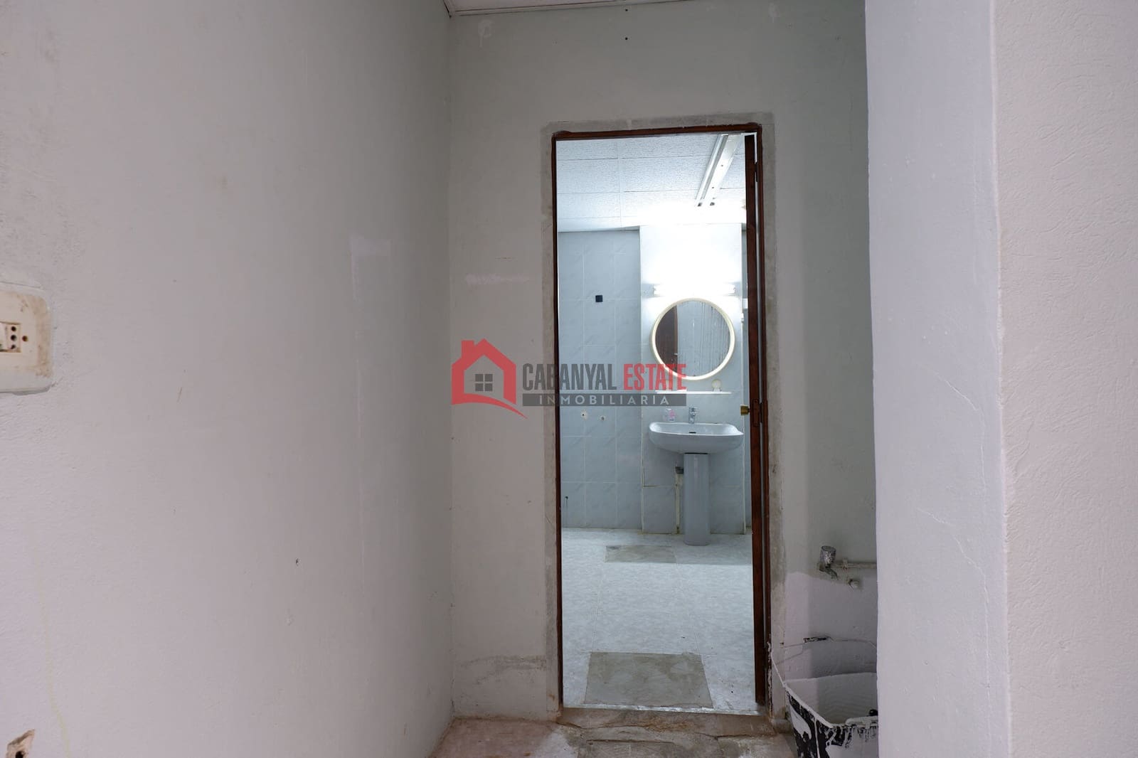 Commercieel te huur in Valencia stad - € 1.100 (Ref: 9009920)