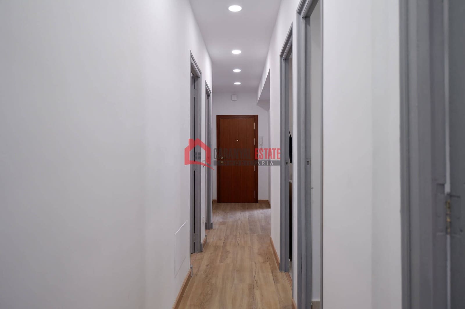 4 soveværelse Lejlighed til leje i Valencia by - € 500 (Ref: 9193552)