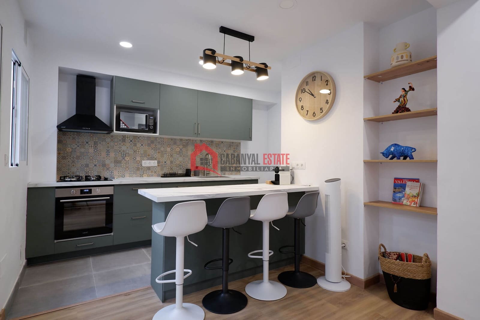 4 soveværelse Lejlighed til leje i Valencia by - € 500 (Ref: 9193552)