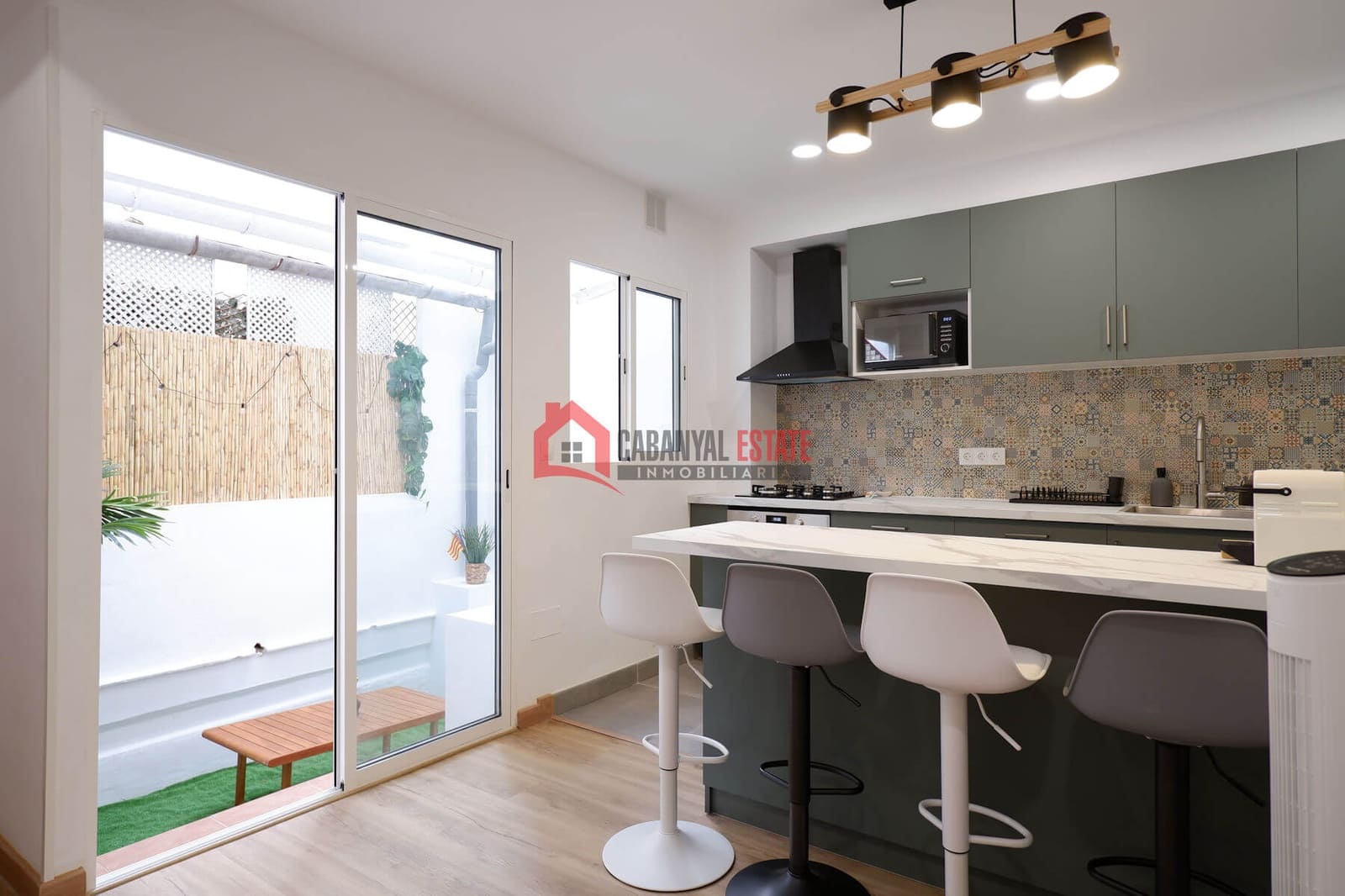 4 soveværelse Lejlighed til leje i Valencia by - € 500 (Ref: 9193552)