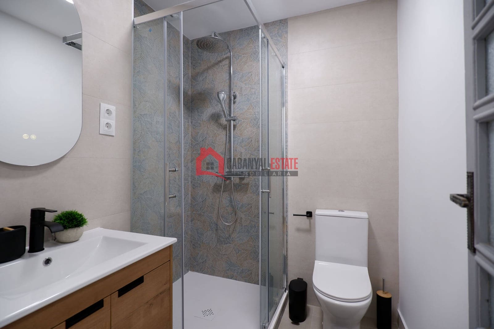 4 soveværelse Lejlighed til leje i Valencia by - € 500 (Ref: 9193552)