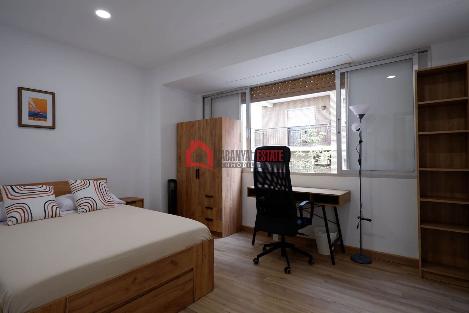 4 soveværelse Lejlighed til leje i Valencia by - € 500 (Ref: 9193552)