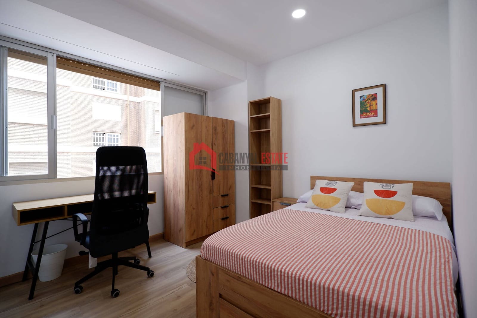 4 soveværelse Lejlighed til leje i Valencia by - € 500 (Ref: 9193552)