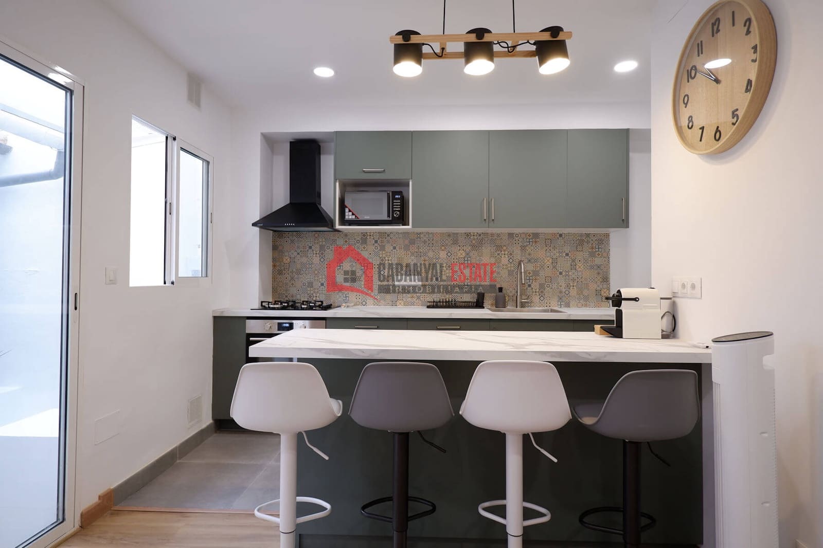 4 soveværelse Lejlighed til leje i Valencia by - € 500 (Ref: 9193552)