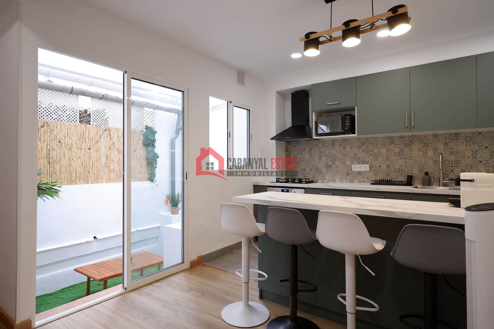 4 soveværelse Lejlighed til leje i Valencia by - € 500 (Ref: 9193552)